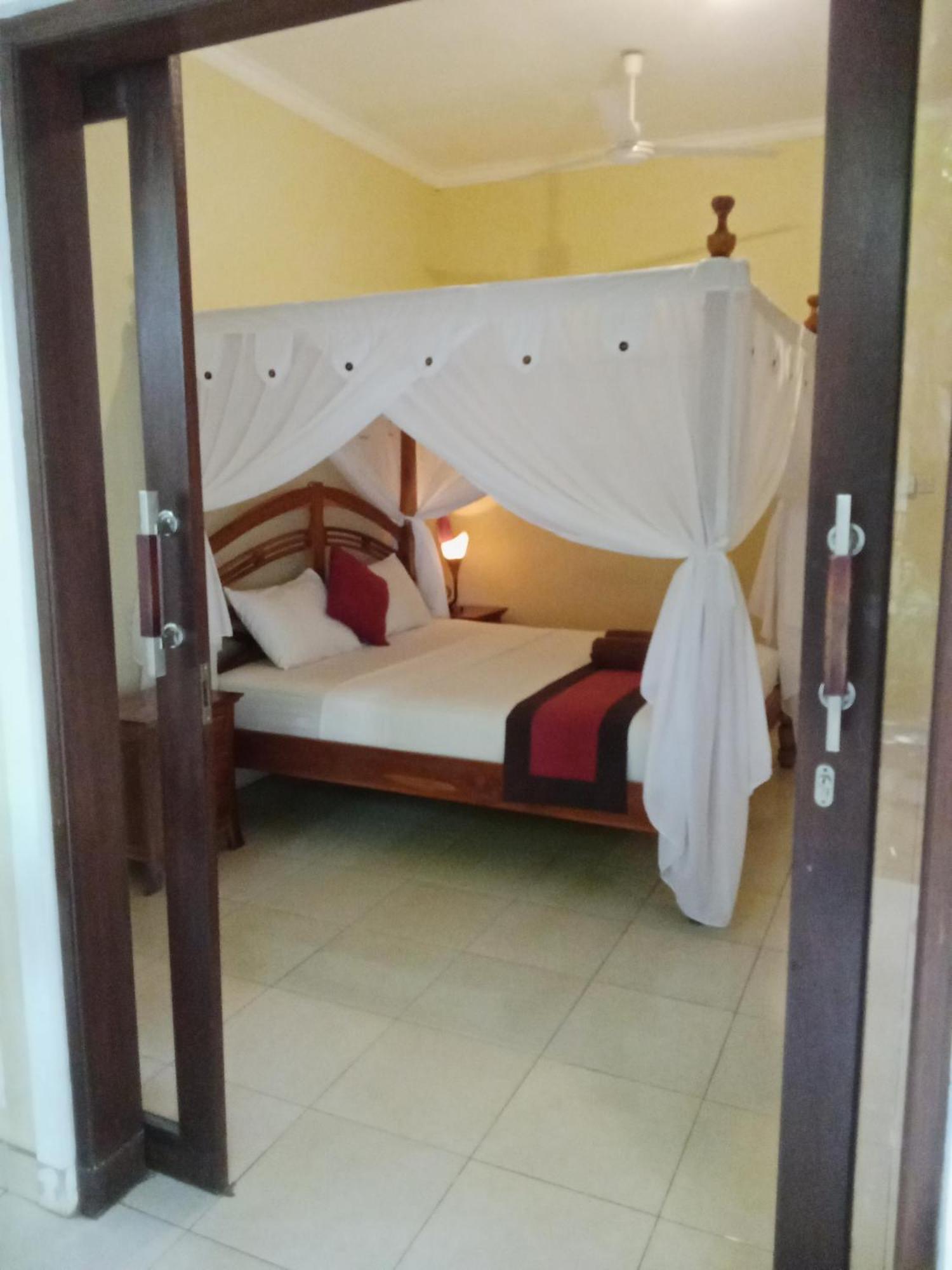 Pondok Aldi Hostel Amed Exterior foto
