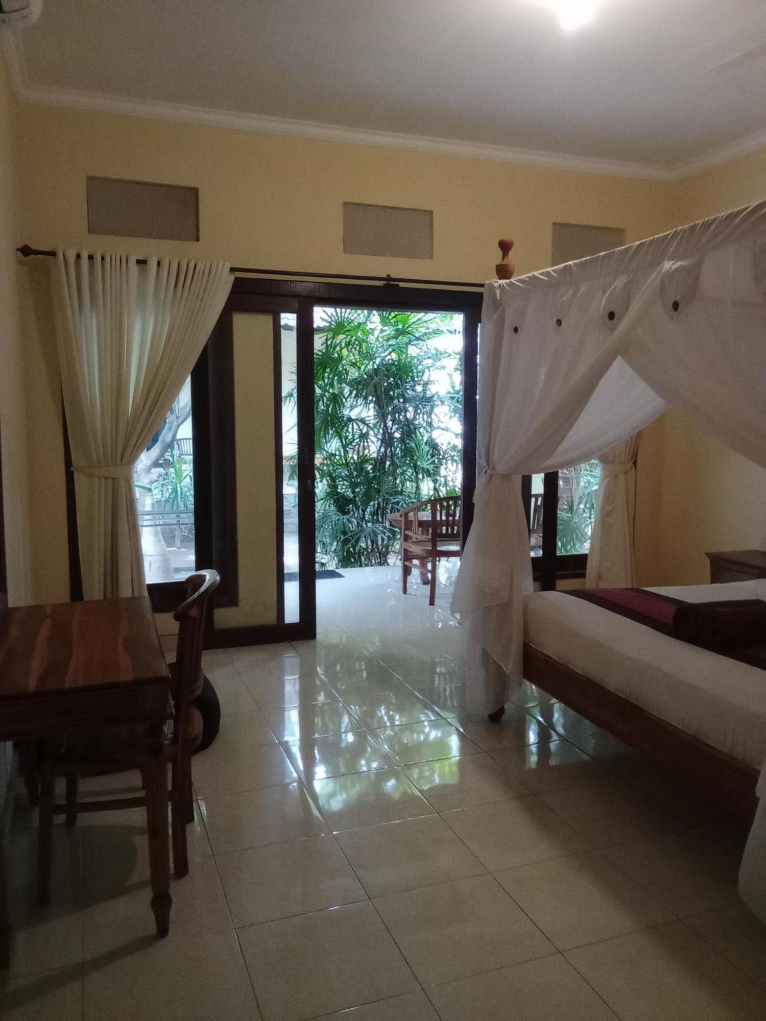 Pondok Aldi Hostel Amed Exterior foto