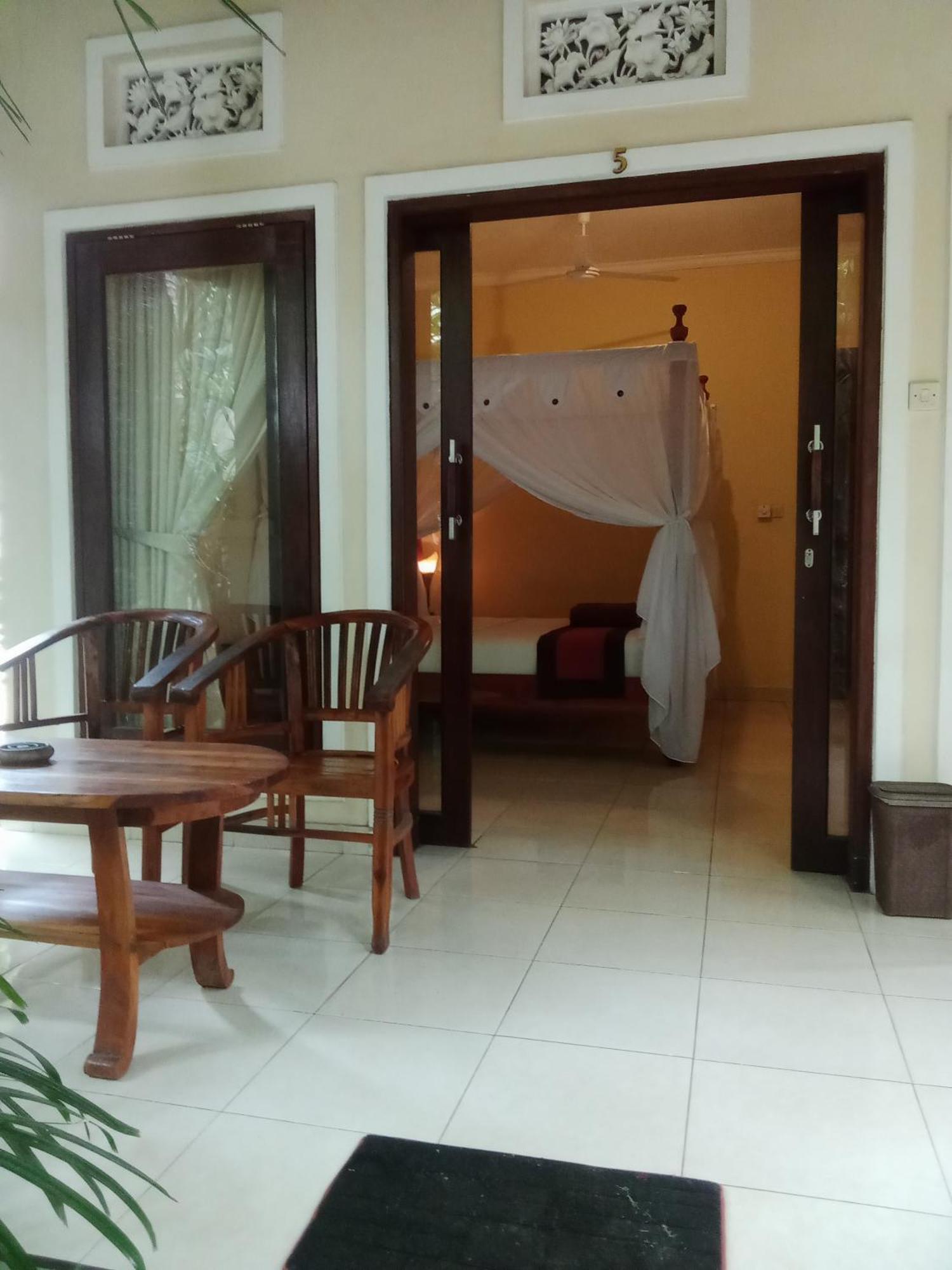 Pondok Aldi Hostel Amed Exterior foto